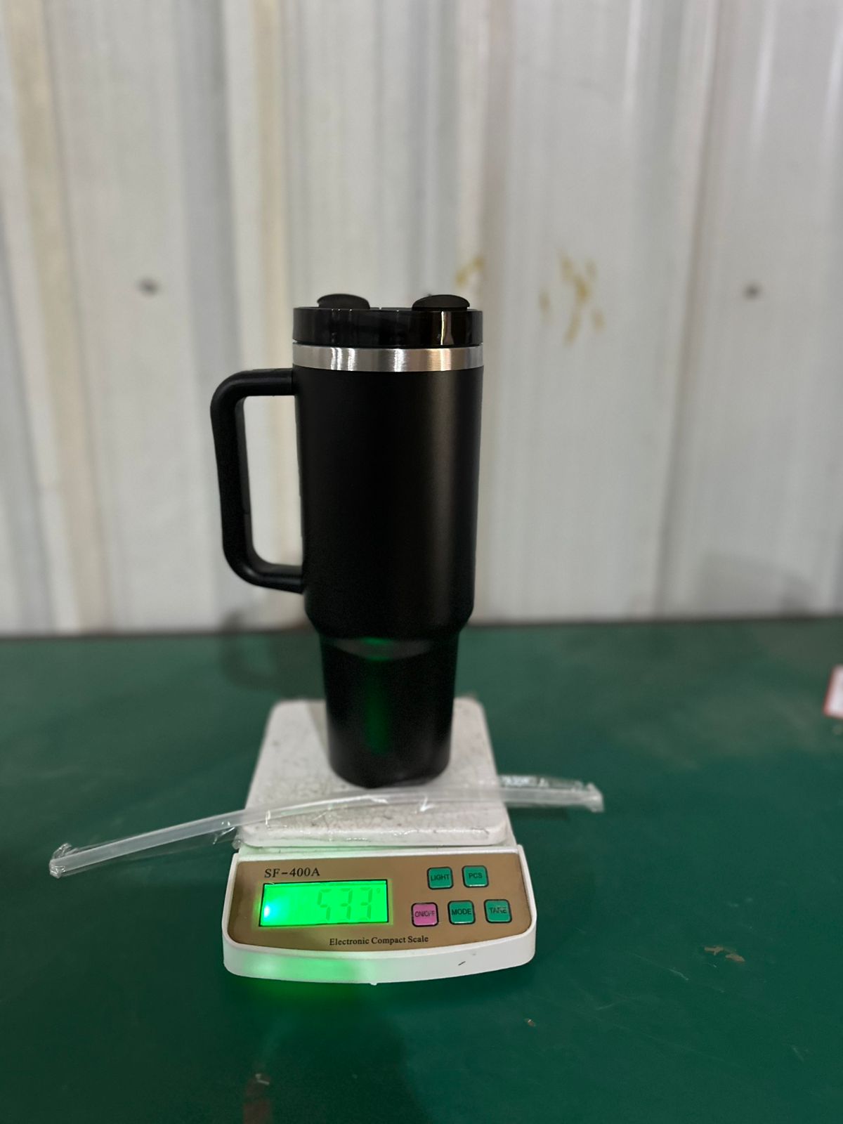 Thumbler Vaccum Sealed Cup With Straw